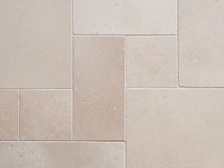 Cleopatra Light fliser af kalksten set forfra