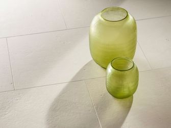 Miros flise, børstet, sidemontering med to grønne vaser