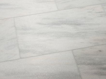 Calacatta-marmorfliser med poleret overflade