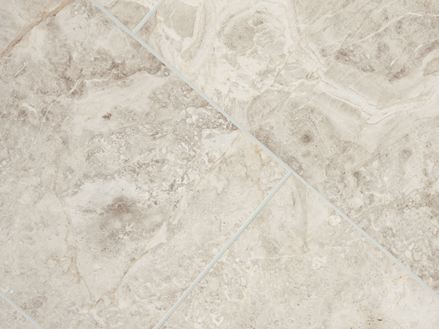 Nærbillede af poleret Silver Shadow-marmorflise