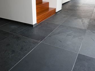 Kundebillede:Mustang skiferfliser, lagt i trappeopgang/gang