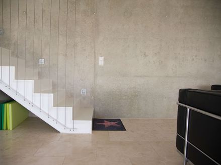 Trappe og Travertin Classic Light-gulv