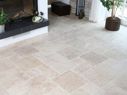 Kundefoto: Fliser Light RV lagt i stuen nærbillede