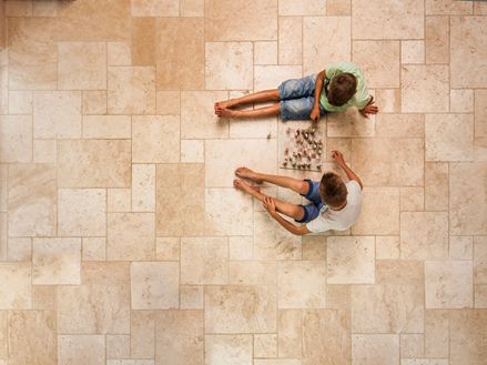 Light, drenge der spiller skak