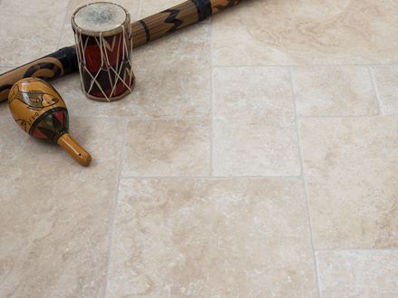 Medium Fliser med dekoration