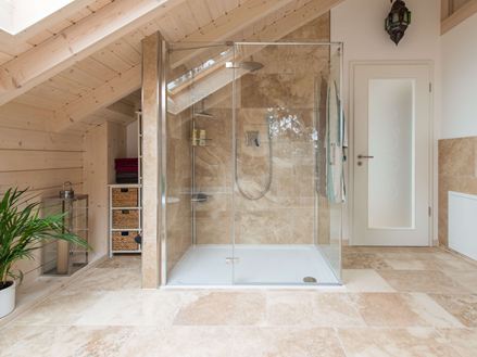 Travertin Fliser i badeværelset med bruser