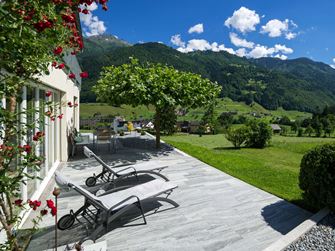 Schweizisk terrasse med Urban Grey Line granitplader