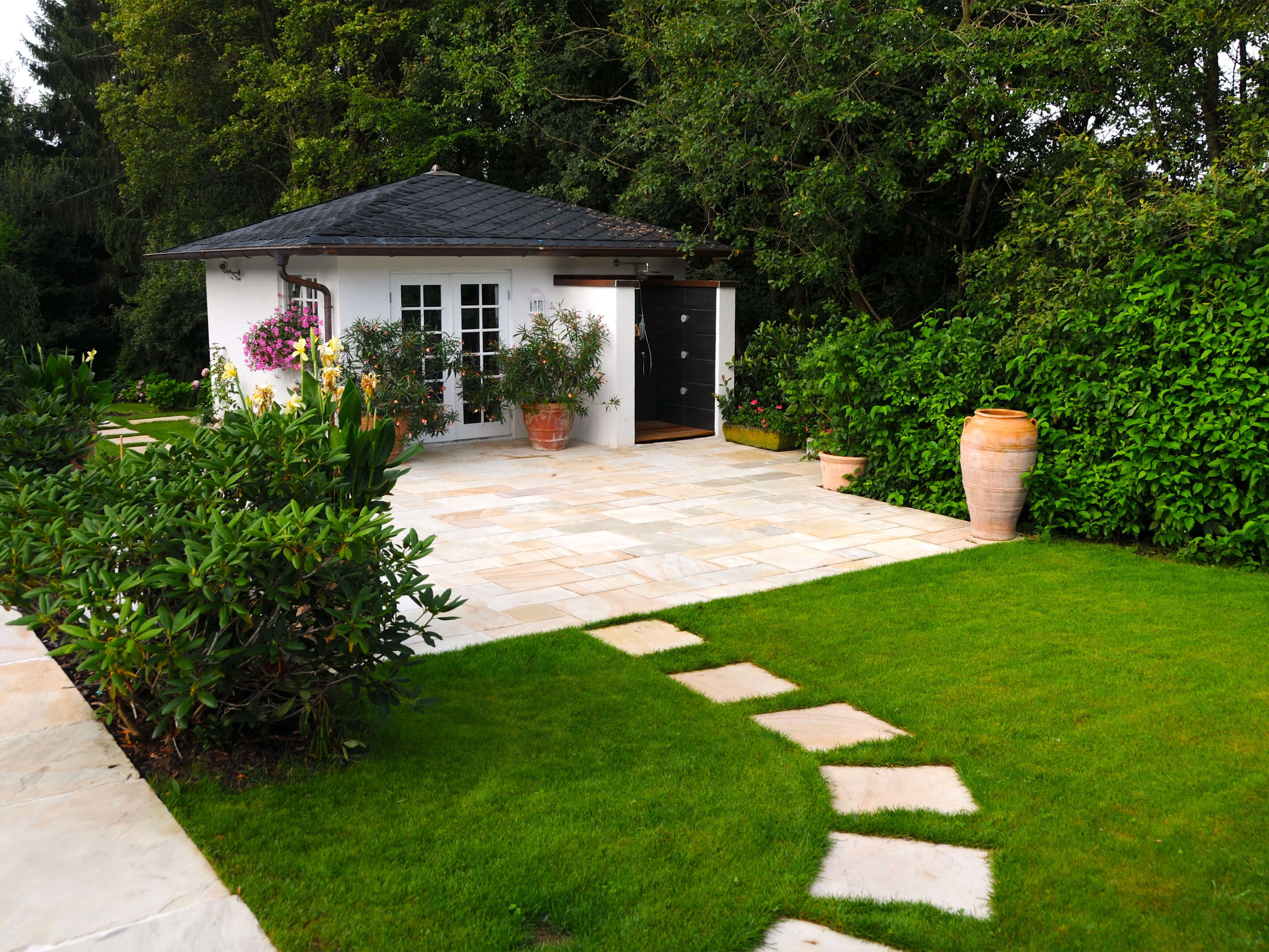 Kundefoto: Yellow Mint sandstensplader, lagt som terrasse og i haven som trædesten
