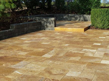 Kundefoto: Gold travertinplader på en terrasse