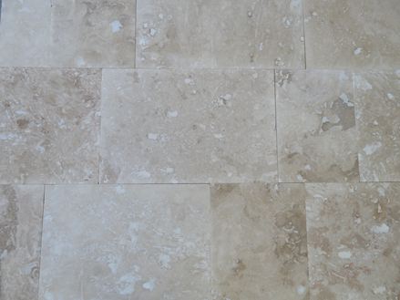 Fliser af natursten klar til lægning som plademateriale