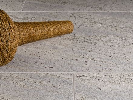 Fliser i kashmirhvid granit