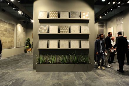 Grafiske mønstre, 3D-look; betonlook, naturstenslook: trendmangfoldighed så langt øjet rækker