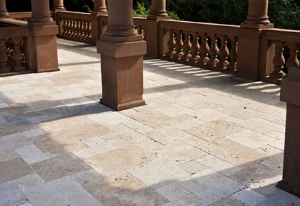 Terrasse med travertin medium på Langenzell Slot