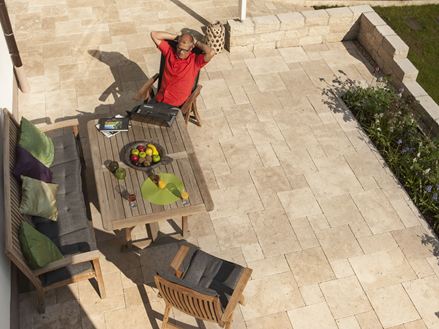 Kundefoto Medium-SELECT-RV-terrace-bird's-eye view mand-ved-bordet