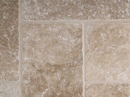 Medium flise, tromlet, nærbillede