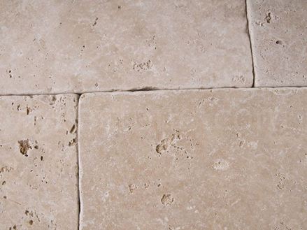 Nærbillede af travertinplader Medium