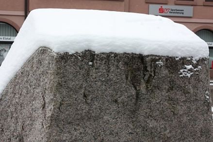 Hårde sten som granit trodser sne og is