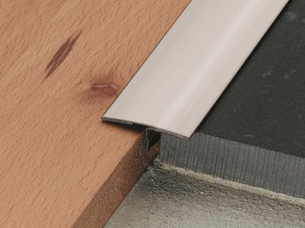 Illustration af højdenivellering under installationen