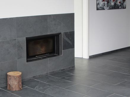 Pejseområde med skiferfliser