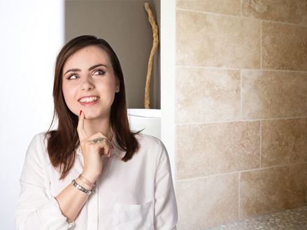 Pauline med et spørgsmålstegn i ansigtet