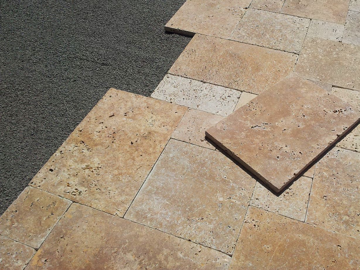 Lægning af travertinplader Noce 02