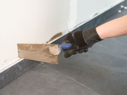 Tør fuger af med en murske