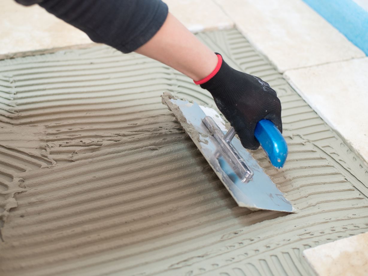 Tyndt lag "kæmmes på" med en tandspartel