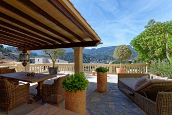 Siddeområde på terrassen i middelhavsstil